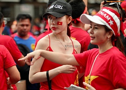 Fangirl xinh đẹp hâm nóng bầu không khí trước thềm đại chiến Việt Nam vs Malaysia