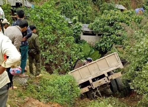 Lai Châu: xe tải lao xuống vực, tài xế tử vong tại chỗ