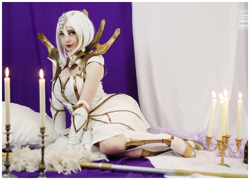 LMHT: Đứng hình với độ gợi cảm của những cô nàng cosplay Lux Thập Đại Nguyên Tố