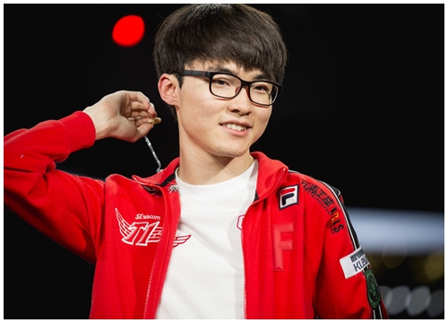 LMHT: học Faker cầm Nekko đường giữa, lao vào combat 1 mình cân 5 dễ như nhai kẹo