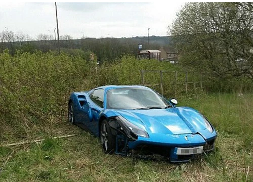 Bị tai nạn, chủ nhân Ferrari 488 GTB vứt luôn xe tại chỗ, không thèm quay lại lấy