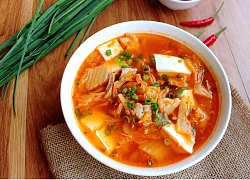 Canh kim chi nóng hổi cho ngày rét mướt