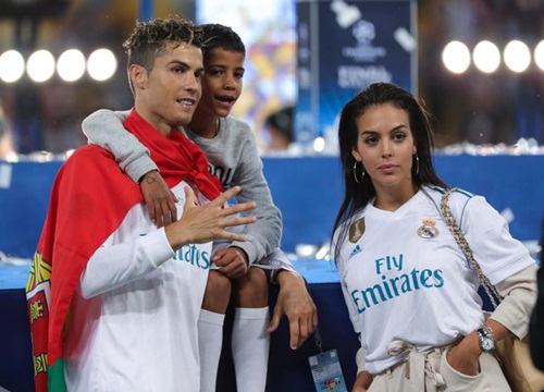 Cristiano Ronaldo cuối cùng đã lên tiếng về tin đồn chuẩn bị làm đám cưới tại nước Ý thơ mộng