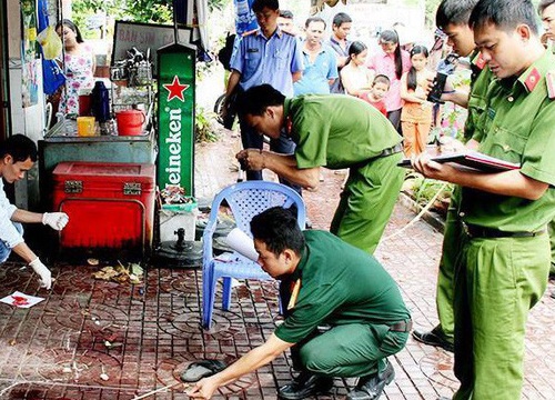 Nam thanh niên xách 2 dao sang chém chết hàng xóm rồi về nhà ngủ