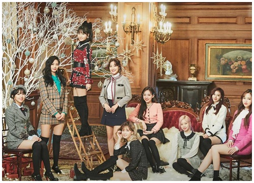 TWICE xinh đẹp rạng ngời trong MV Giáng sinh, đối đầu với EXO và "nữ hoàng nhạc số thế hệ mới"