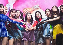 Đây là ca khúc được TWICE "cưng chiều" hết mức, mỗi năm đều đem lên sân khấu cover