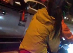 Girl xinh đi cổ vũ VN vô địch, đang livestream gặp đúng anh người yêu đèo 'gái' đi ăn mừng riêng