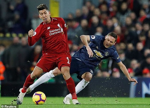 Liverpool đòi lại ngôi đầu, MU chìm trong khủng hoảng