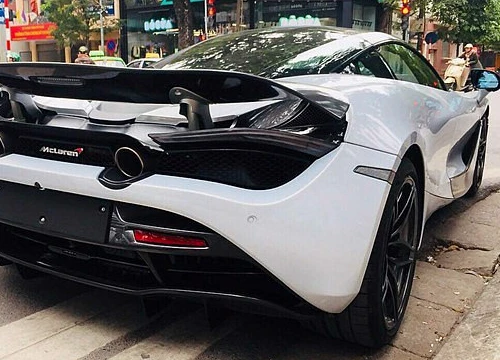 Siêu xe McLaren 720S lên cờ cổ vũ tuyển VN trước trận chung kết