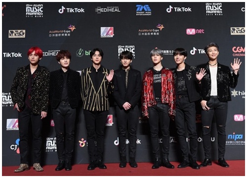 Thảm đỏ lễ trao giải MAMA 2018 Hong Kong: BTS đổ bộ với gu thời trang cực chất bên cạnh dàn sao "khủng"