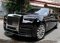 Bức ảnh Rolls-Royce Phantom thế hệ thứ 8 trên xe chuyên dụng với &#8220;đoàn&#8221; xe máy vây quanh ngỡ Việt Nam