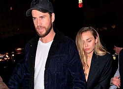 Được yêu cầu ký tặng cạnh Liam, hành động của Miley khiến fan 'mắt chữ O mồm chữ A' hoảng hốt