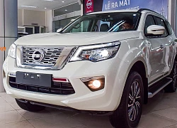 Nissan Terra bản cao cấp nhất có gì mà đắt hơn 200 triệu đồng so với 2 bản còn lại?