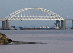 Nóng Nga-Ukraine: Tàu chiến Kiev chuẩn bị vào eo biển Kerch