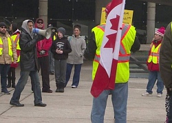 Phong trào biểu tình &#8220;Áo vàng&#8221; đã xuất hiện tại Canada