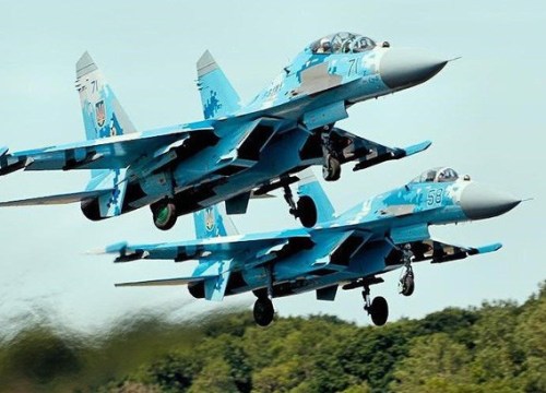 10 máy bay chiến đấu Sukhoi của Nga đã tới bán đảo Crimea