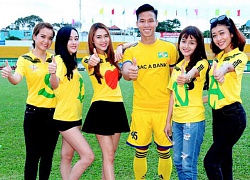 Clip: Quế Ngọc Hải bị "bao vây" trong ngày hội quân chuẩn bị cho Asian Cup 2019