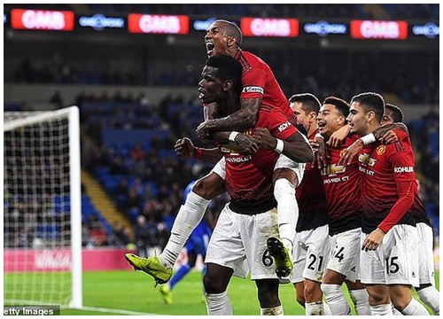 Paul Pogba tỏa sáng ngay sau khi M.U sa thải Mourinho