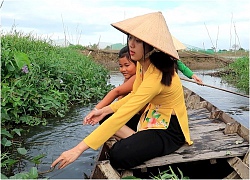 Video: Ra đồng hái rau muống về luộc ăn với cá sát kho lạt