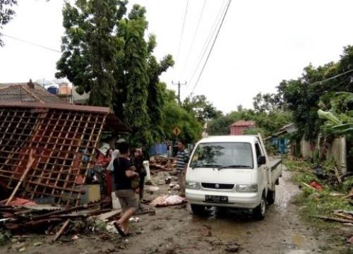 Video: Sóng thần cuối trôi ban nhạc rock trước mắt người xem