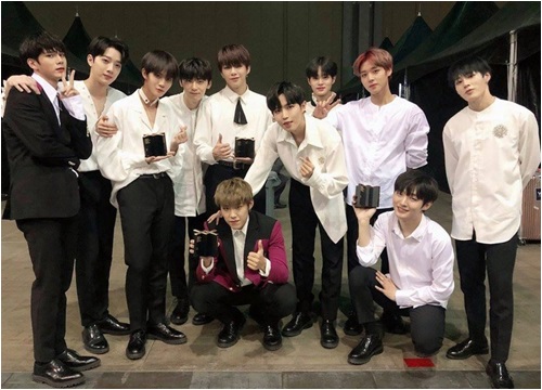 Wanna One vượt mặt BTS trước ngày tan rã