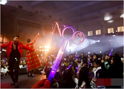 Chỉ trong vòng 2 tháng cuối năm, Vpop đã đón nhận thêm 3 mẫu lightstick mới, trong đó có loại đổi màu cực chuẩn Kpop