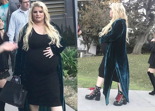 Jessica Simpson phát tướng khi mang thai con thứ ba