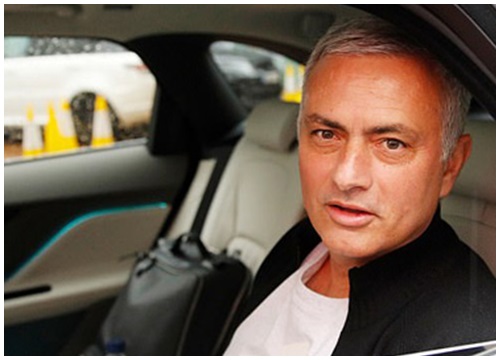 Lộ nguyên nhân khiến M.U bất ngờ sa thải Mourinho