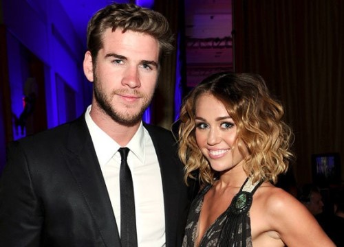 Miley Cyrus gấp rút tổ chức đám cưới với Liam Hemsworth là vì đã mang bầu?