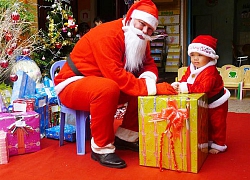 Quan hệ phức tạp giữa ông già Noel với trẻ em