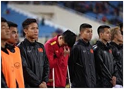 Sao Việt Nam nghẹn ngào khóc khi hát Quốc ca vì chấn thương, lỡ Asian Cup