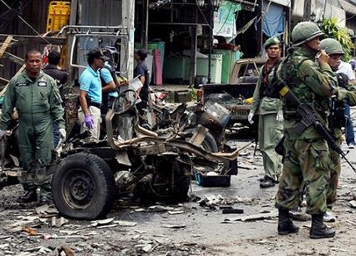 Thái Lan: Đánh bom và nã súng vào cảnh sát