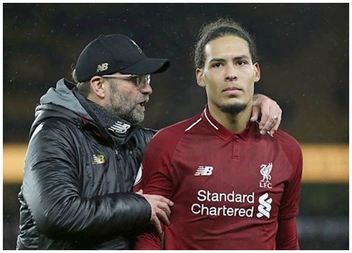 Van Dijk bị 'ném đá' vì lời khen quá khích của huyền thoại Liverpool