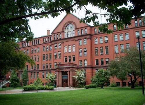 Nam sinh Mỹ tốt nghiệp trung học và Đại học Harvard cùng lúc