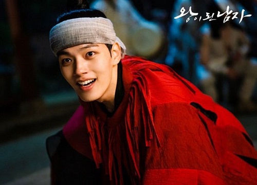 'The Crowned Clown': Yeo Jin Goo nói về hai vai diễn trái ngược và Lee Se Young 'Chị ấy quan tâm tôi rất nhiều'