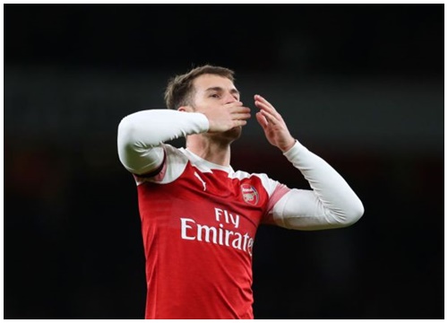 Aaron Ramsey sắp rời Arsenal, HLV Emery cầu xin 1 điều