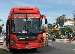 Hành khách "thót tim" sau cú tông liên hoàn giữa xe Phương Trang với hai ôtô khác