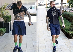 Justin Bieber cởi trần, khoe cơ thể ngập hình xăm trên đường phố