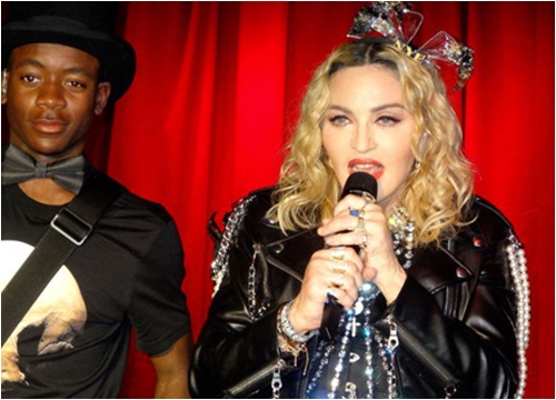 Madonna hát ở quán bar đồng giới trong đêm giao thừa