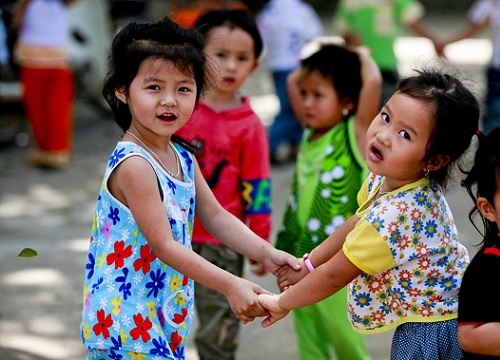 Quan tâm chăm sóc phát triển toàn diện trẻ em trong những năm đầu đời