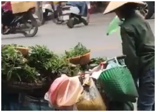 Rùng mình với cảnh người bán rau bơm thuốc lạ, đầu độc người tiêu dùng