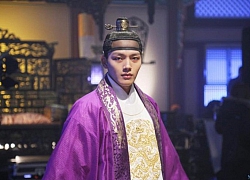 Yeo Jin Goo giống như một &#8216;oppa&#8217; và là một vị vua thực sự khi quay &#8216;The Crowned Clown&#8217;