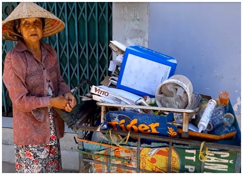 Tết thơm mùi gánh ve chai của mẹ tôi