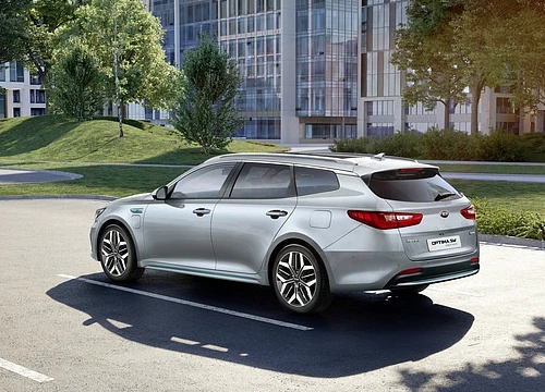 Kia Optima Sportswagon PHEV 2019 chốt giá bán hơn 1 tỷ đồng