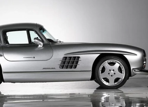 Ngắm xe hàng hiếm Mercedes-Benz 300SL phiên bản độ AMG với tay lái nghịch