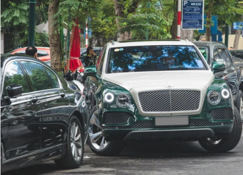 Soi kĩ Bentley Bentayga Onyx Edition hai tông màu độc nhất Việt Nam