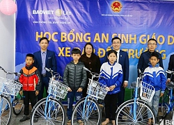 Trao 15 xe đạp cho học sinh có hoàn cảnh khó khăn TP Vinh và Nghi Lộc