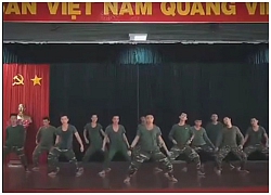 Dàn bộ đội khoe sắc trong tiệc văn nghệ đầu năm: Hỡi các em tân binh, muốn dẻo hãy vào team anh!