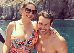 Kelly Brook đau lưng và ngại "quan hệ" vì khuôn ngực quá khổ