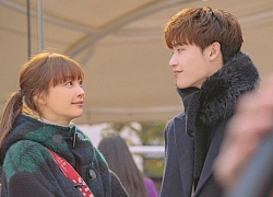 'Romance is a Bonus Book': Nắm tay tình tứ, hóa ra Lee Jong Suk - Lee Na Young thân thiết từ thời sinh viên